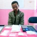 Tersangka berinisial KA yang dibekuk polisi beserta barang bukti narkoba.
