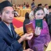 Salah satu pasangan yang ikut nikah massal premium oleh Malang Tahes Club.