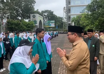 Wakil Bupati Malang, Didik Gatot Subroto, saat melepas mahasiswa KSM Unisma.