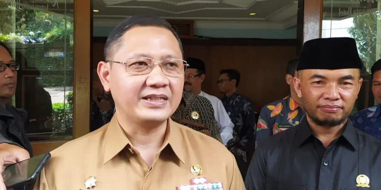 Pj Wali Kota Batu, Aries Agung Paewai, mengimbau ASN Pemkot Batu menerapkan gaya hidup sehat dengan tidak menggunakan kendaraan bermotor setiap Jumat.