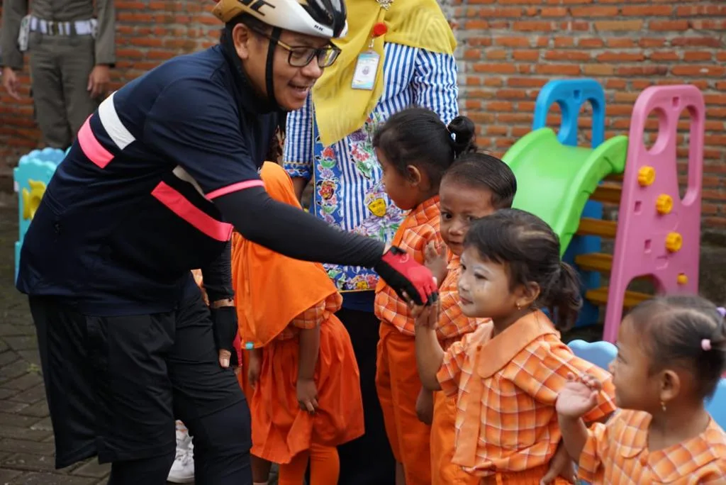 Wali Kota Malang, Sutiaji, menyapa siswa siswi PAUD.