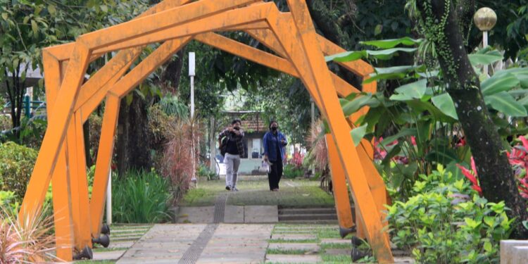 Salah satu taman kota yang ada di pusat Kota Malang.