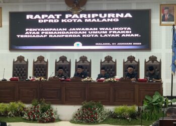 Wakil Wali Kota Malang bersama jajaran pimpinan DPRD Kota Malang.
