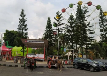 Ilustrasi ikon Alun-alun Kota Batu yang juga dikenal dengan predikat Kota Wisata.