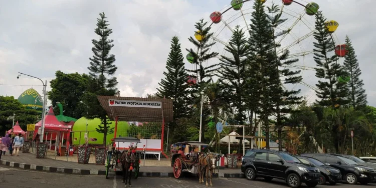 Ilustrasi ikon Alun-alun Kota Batu yang juga dikenal dengan predikat Kota Wisata.