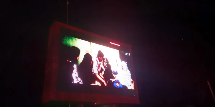 Pemutaran trailer film The Last Message di halaman Stadion Kanjuruhan.