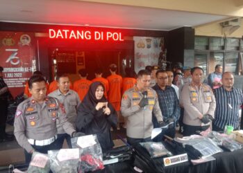 Polresta Malang Kota mengungkap kasus pengrusakan di Kantor Arema FC.