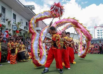 perayaan imlek dan barongsai