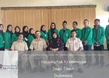 Para peserta kelompok 7 mahasiswa Unira Malang bersama perangkat desa Jambuwer, Kecamatan Kromengan, Kabupaten Malang.