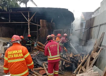 kebakaran gudang milik warga