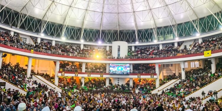Ribuan Jemaah hadiri solawat di Gedung Bundar Unisma