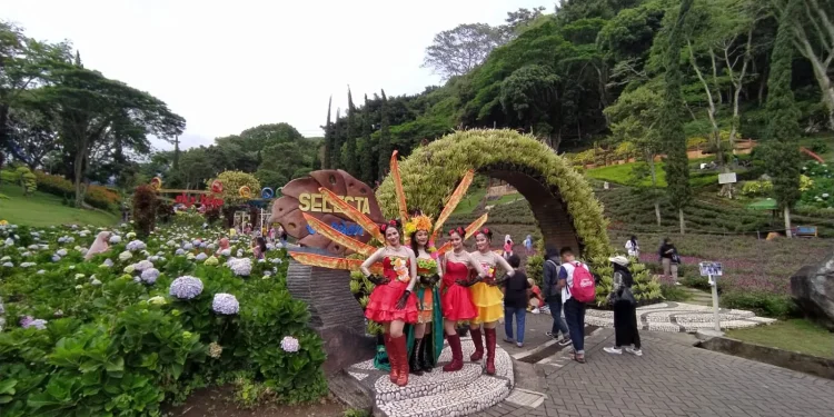 wisatawan kota batu