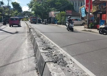 Median jalan kayutangan di Semeru dipasang kembali