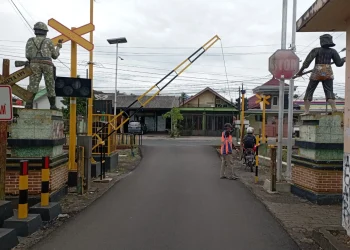 Luar Biasa, Warga Sambigede Patungan Pasang Palang Pintu Perlintasan Kereta Api