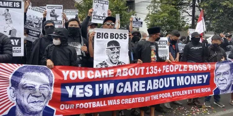 Aremania minta Arema FC mundur dari Liga 1