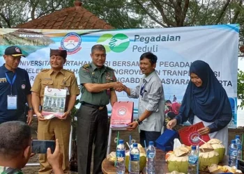 PT Pegadaian lakukan tanam mangrove di Pantai Bangsring Banyuwangi