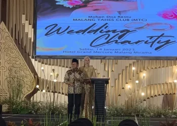 Wali Kota Malang Sutiaji bersama Ketua TP PKK Widayatu Sutiaji.