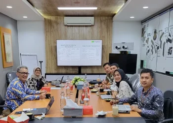 Suasana kunjungan Bank Daerah NTB ke Pegadaian Kanwil XII Surabaya.
