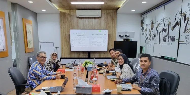 Suasana kunjungan Bank Daerah NTB ke Pegadaian Kanwil XII Surabaya.