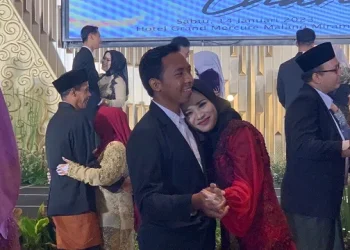 Kemesraan beberapa pengantin saat ikut Wedding Charity.