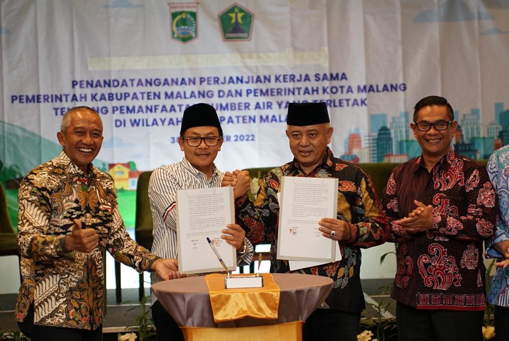Penandatanganan PKS antara Pemkot Malang dan Kabupaten Malang. 