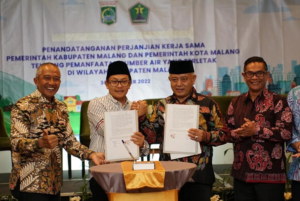 Penandatanganan PKS antara Pemkot Malang dan Kabupaten Malang.