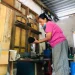 Proses pembuatan dupa.