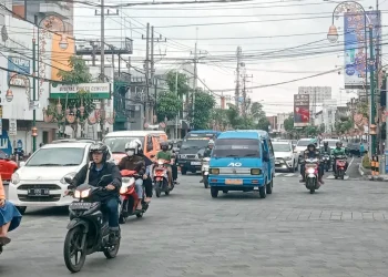 Angkot yang masih beroperasi di Kota Malang.
