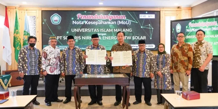 Penandatangan Nota Kesepahaman (MoU) Unisma dengan PT Solaria Nirmala Energy-ATW Solar. Foto / dok Unisma