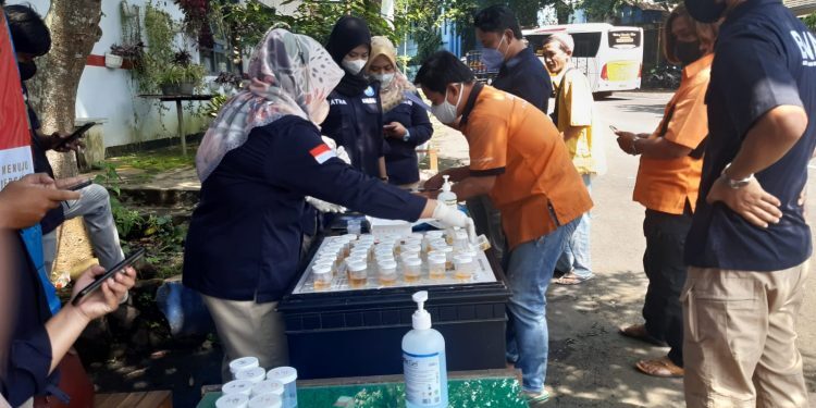 Kegiatan tes urine yang dilakukan BNN Kabupaten Malang beberapa waktu lalu.