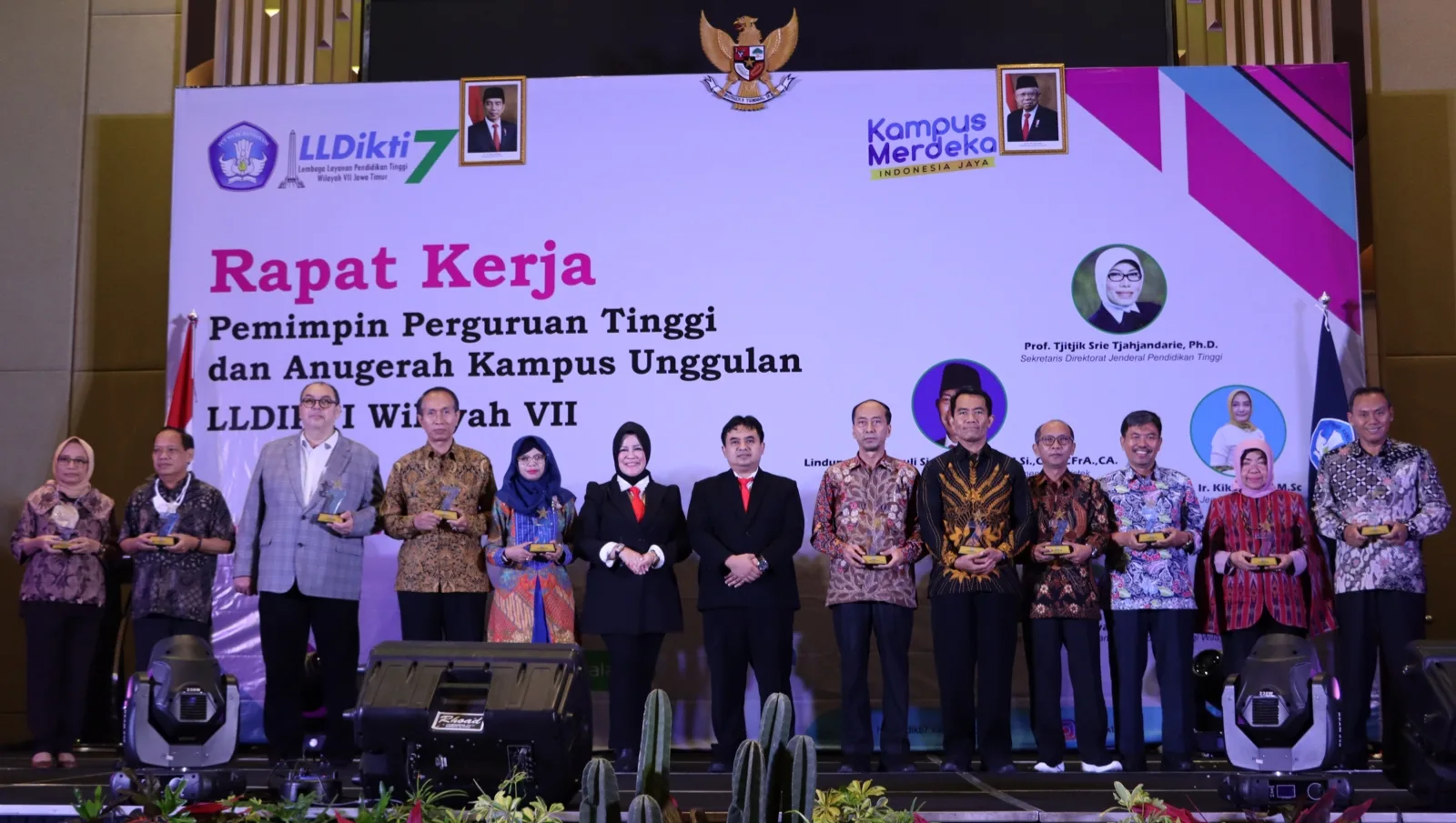 Jajaran perguruan tinggi yang menerima AKU dari LLDIKTI Wilayah VII Jatim.