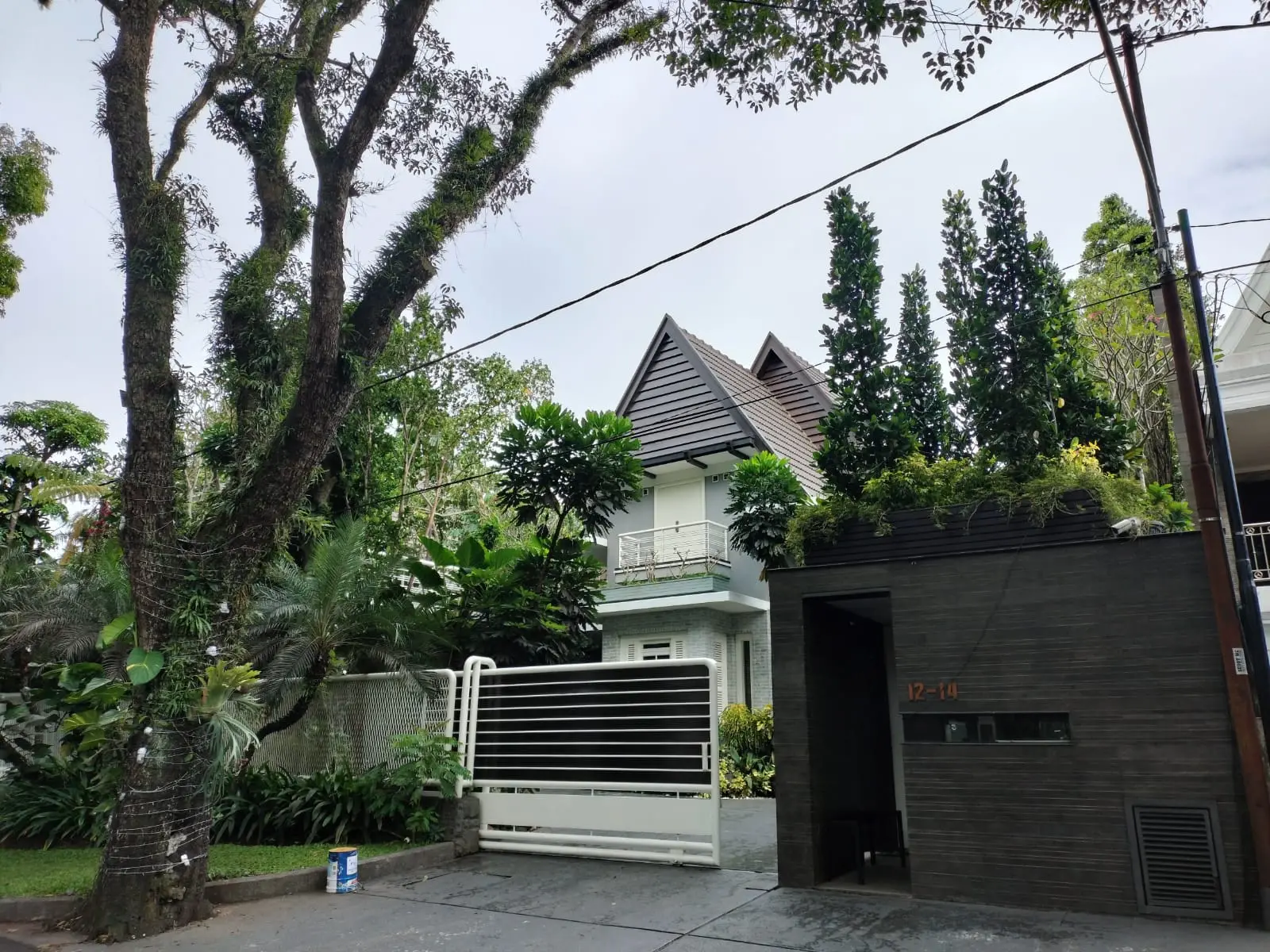 Rumah Hantu Rinjani di Kota Malang yang kini sudah direnovasi menjadi rumah megah (6/01/23).
