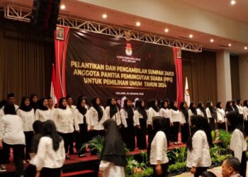 Pelantikan anggota Panitia Pemungutan Suara (PPS) KPU Kota Malang.