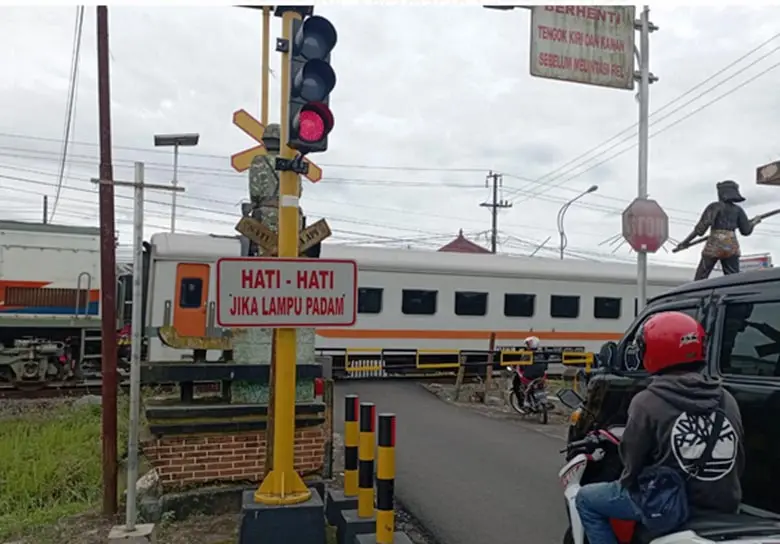 palang pintu perlintasan kereta api