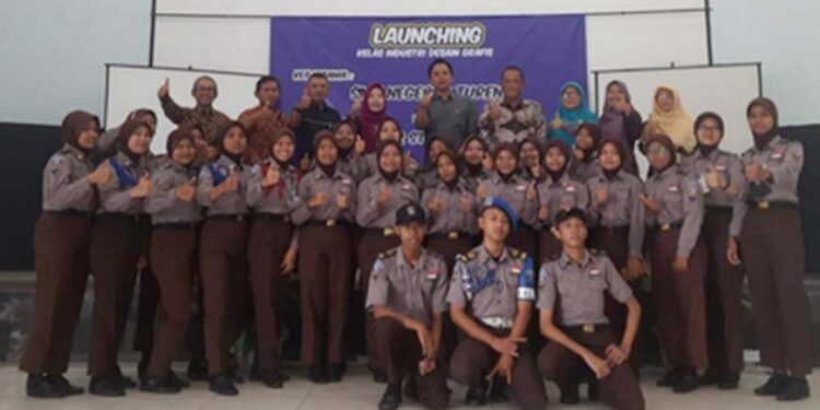 SMKN 2 Turen Malang, launching kelas Industri Desain grafis.