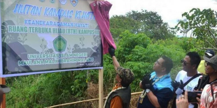 Uin Malang tanam Seribu pohon