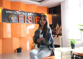 Sosok Shafira Rafa Ardhani, mahasiswi Ilmu Komunikasi, Universitas Brawijaya yang lolos IISMA tahun 2022 dan raih IP 4 di Michigan State University.