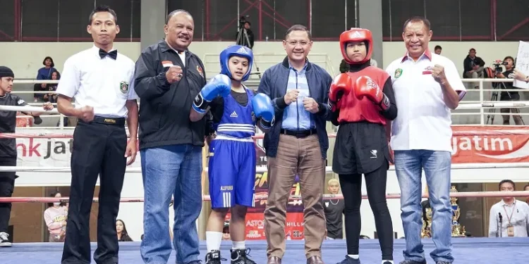 Pj Wali Kota Batu, Aries Agung Paewai, resmi membuka kompetisi Rocky Fight Series 3 yang digelar di GOR Gajahmada Kota Batu, Minggu (5/2/2023).