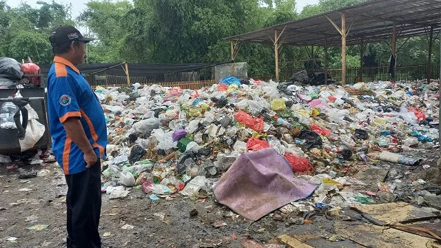 Kondisi TPST Landungsari saat ini lebih kondusif setelah petugas mengubur sampah di dalam tanah.