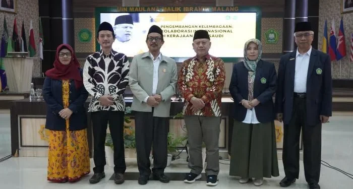 Jajaran pimpinan UIN Malang bersama Duta Besar RI Luar Biasa dan Berkuasa Penuh untuk Kerajaan Arab dan Atase Pendidikan dan Kebudayaan RI untuk Arab Saudi.