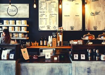 Penataan sebuah bisnis kedai kopi untuk menarik pelanggan.