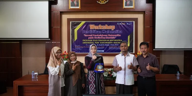 Pameteri dalam Workshop Pendidikan Matematika Unikama.