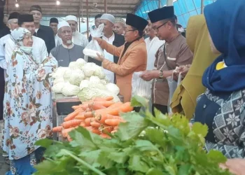 Wali Kota Malang Sutiaji turut mendukung dan memberikan apresiasi positif dengan berbelanja di Pasar Bahagia.