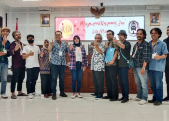 Foto bersama para dewan seniman dari masing-masing cabang seni yang terpilih pada Musyawarah Masyarakat Seni Kota Malang 2023.