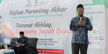 Ketua Yayasan Insan Permata Malang, Prof. Ir. H. Ludfi Djakfar, MSCE saat memberi sambutan dalam giat Kajian Parenting Akbar pada Sabtu (25/02/2023).
