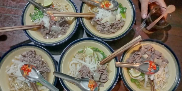 Kuliner khas Vietnam yang ada di sudut Kota Malang.