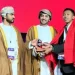 Ketua Delegasi UIN Malang, M. Husain Rifa’I saat menerima piala kejuaraan dalam kompetisi AADC