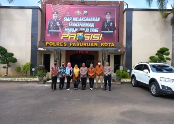 Foto bersama mahasiswa Unikama yang menjalankan PKL di Polres Pasuruan Kota.