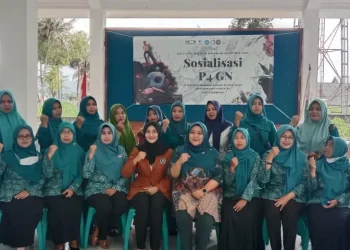 Ari Lestari (almamater coklat) usai ikut menjadi narasumber dalam sosialisasi P4GN bersama BNN Kabupaten Malang.