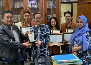 Mahasiswa FH Unikama berbagi pengalaman PKL di kantor Advokat.